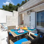 1 Bedroom Stunning In 아파트